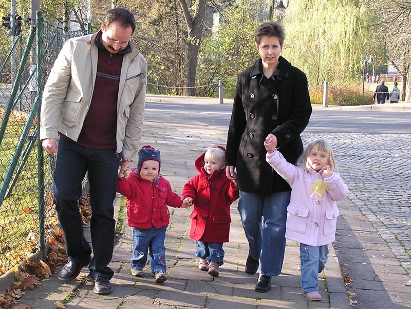 Spaziergänger - Thomas, Konrad, Julie, Charlotte und Cecilie