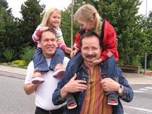 Lars mit Cecilie und Thomas mit Anna-Lena